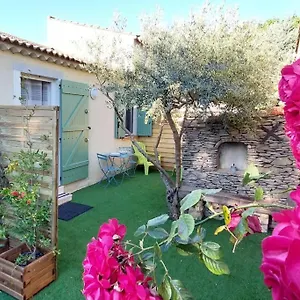 Hébergement de vacances De L'olivier, Classe, Climatise, Jardin Avec Parking Gratuit Devant Le Et A 5 Minutes Du Centre-ville A Pied, LʼIsle-sur-la-Sorgue