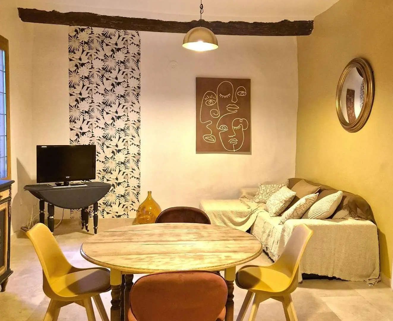 Appartement Au Lys Rose à LʼIsle-sur-la-Sorgue France