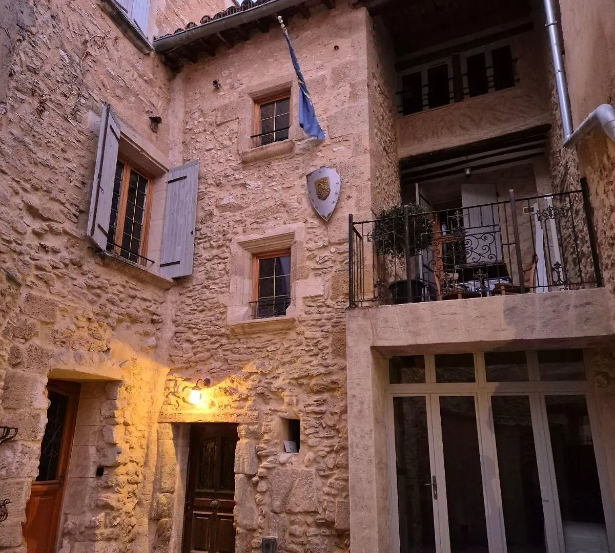 Appartement Au Lys Rose à LʼIsle-sur-la-Sorgue