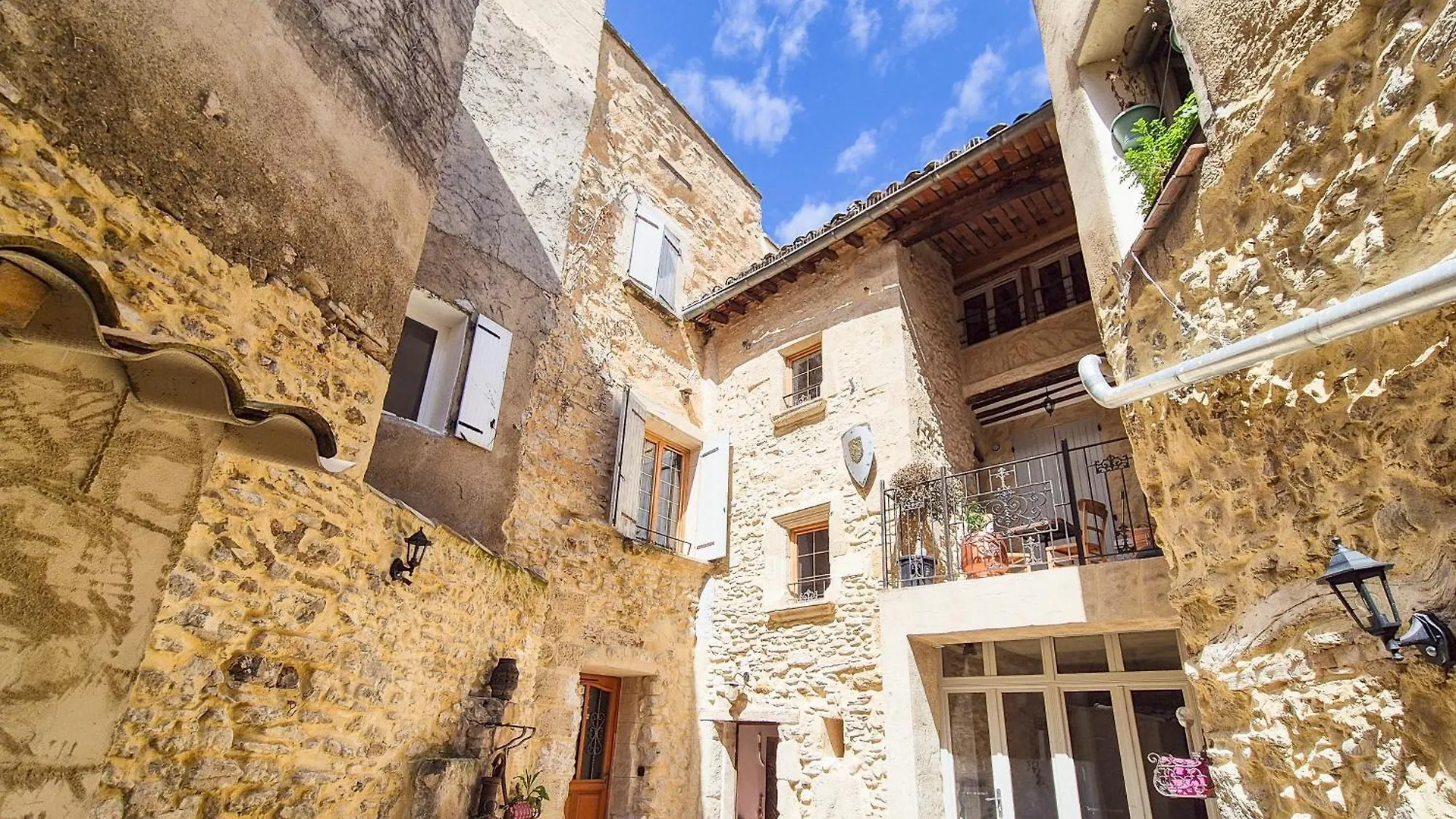 Appartement Au Lys Rose à LʼIsle-sur-la-Sorgue
